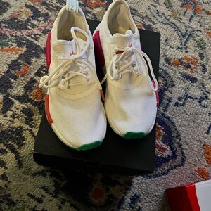 Adidas Nmd R1 Women’s size 6. GZ4964